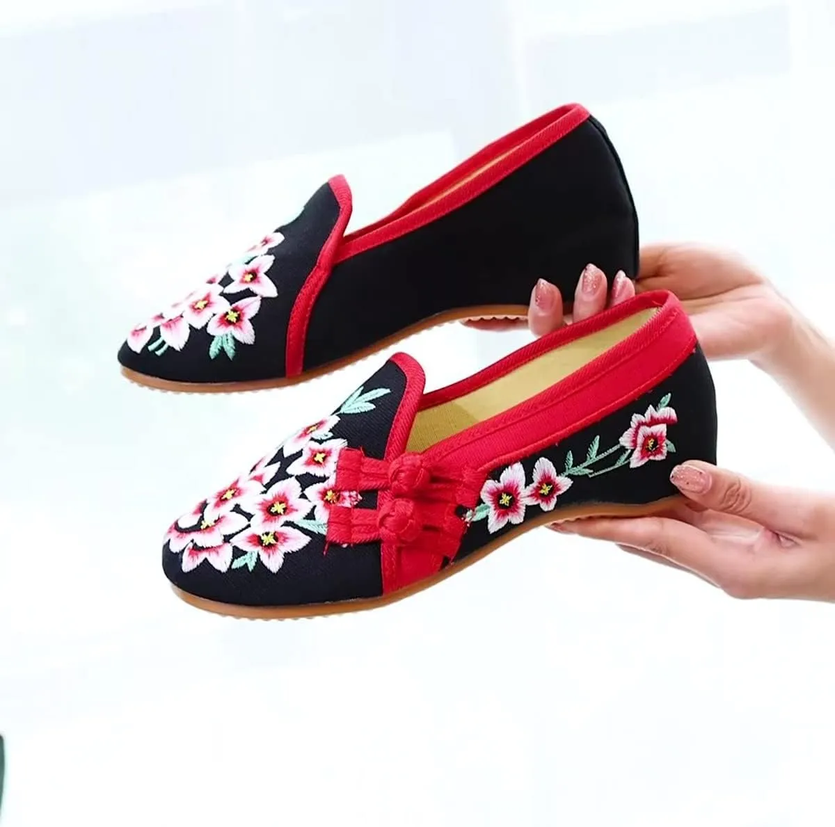 Floral Embroidered Shoes for Women Comfortable Round Toe Slip On Loafer Casual Ballet Flats Women's Handmade Flower Flat Shoes