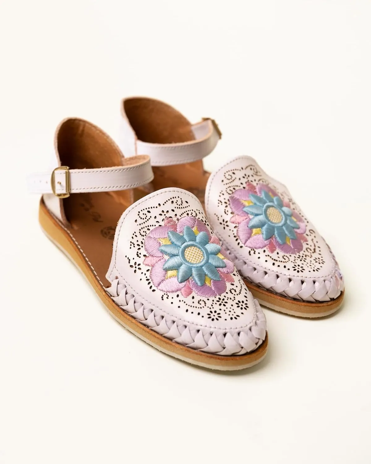 Mexico en la Piel Handcrafted White Leather Flat Sandals for Women - Closed Heel with Floral Embroidery, Adjustable Ankle Buckle, Water-Resistant, Comfortable, Durable