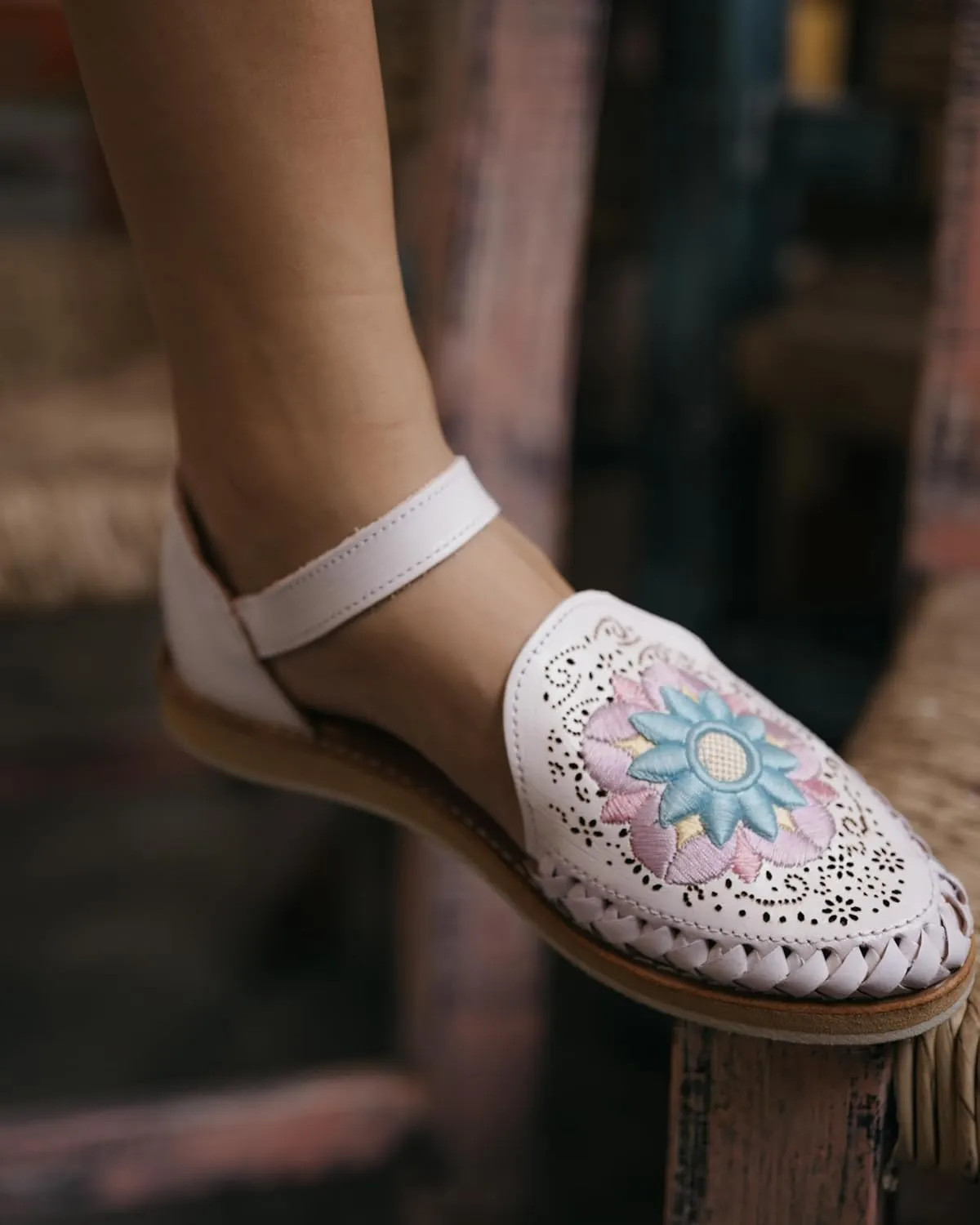 Mexico en la Piel Handcrafted White Leather Flat Sandals for Women - Closed Heel with Floral Embroidery, Adjustable Ankle Buckle, Water-Resistant, Comfortable, Durable