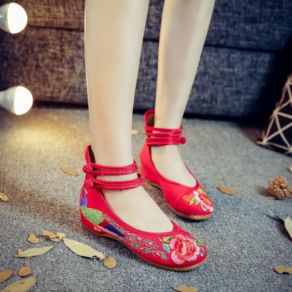 Qhome Women's Chinese Traditional Peacock Embroidered Oxfords Sole Cheongsam Walking Mary Janes Flats