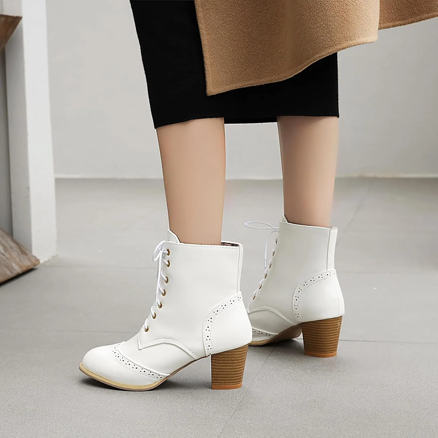 Uniquelly Womens Wingtip Booties Chunky Heel Ankle Boots Lace Up Round Toe Vintage Comfortable Winter Shoes