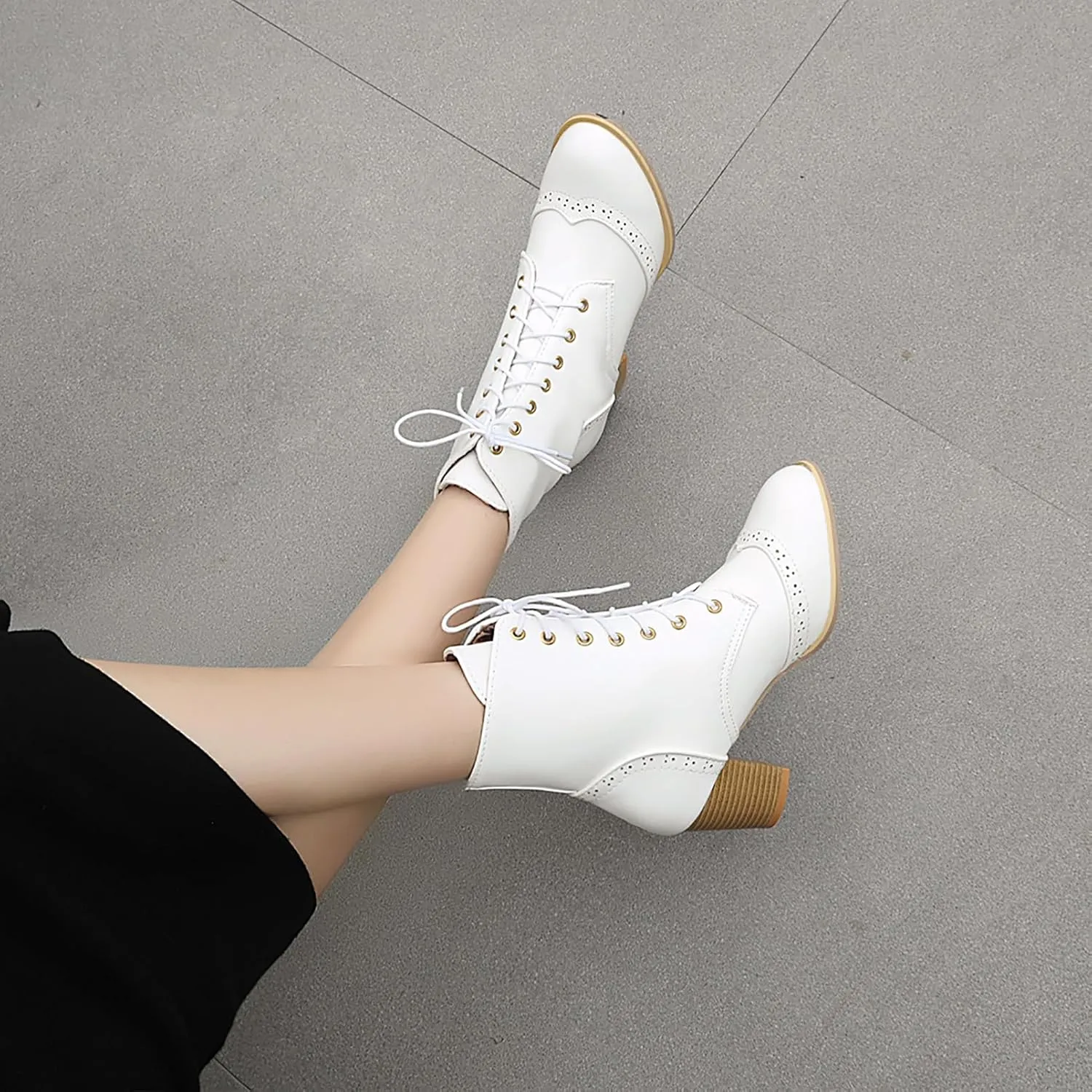 Uniquelly Womens Wingtip Booties Chunky Heel Ankle Boots Lace Up Round Toe Vintage Comfortable Winter Shoes