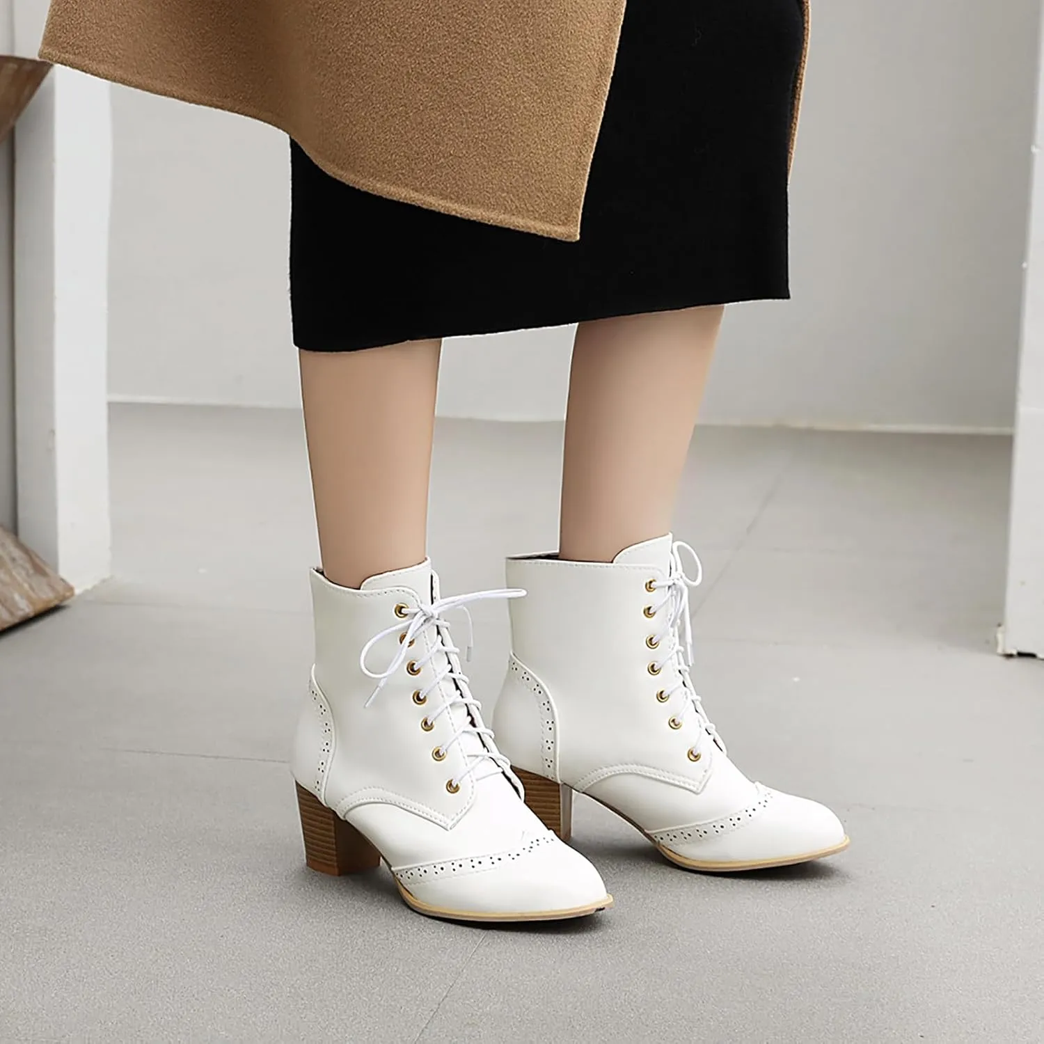 Uniquelly Womens Wingtip Booties Chunky Heel Ankle Boots Lace Up Round Toe Vintage Comfortable Winter Shoes