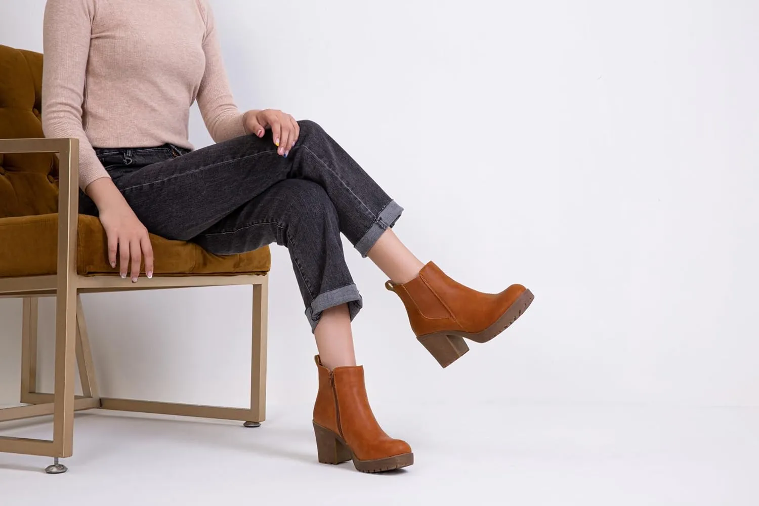 Vepose Women’s Ankle Chunky Heeled Boots Platform Chelsea Retro Short 999 Booties with Zipper