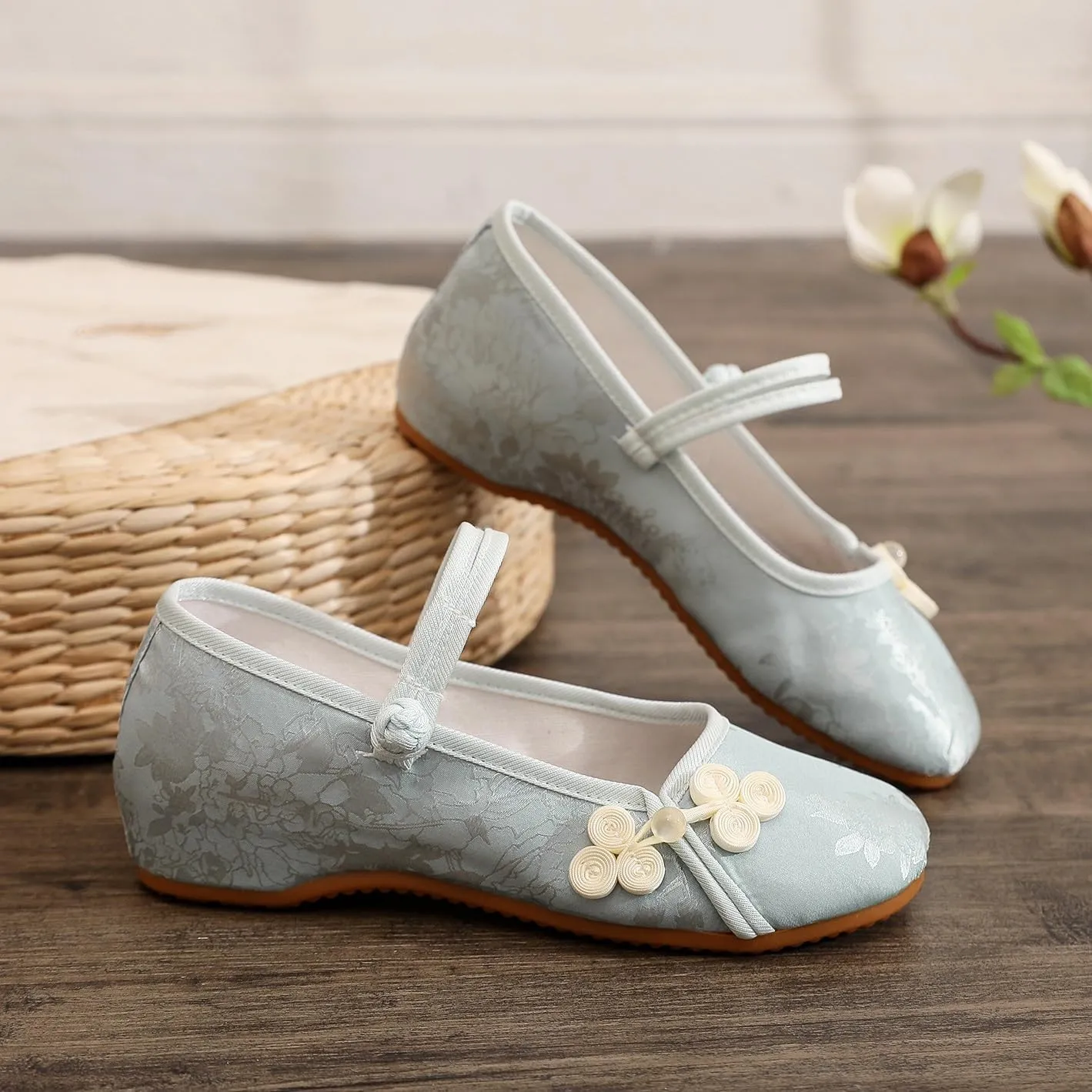 Women's Elegant Satin Chinese Style Hanfu Shoes Exquisite Flower Embroidered Ballet Flats Shoes Retro Classic Ethnic Style Ladies Casual Slip On Walking Shoes(Color:Green,Size:7)